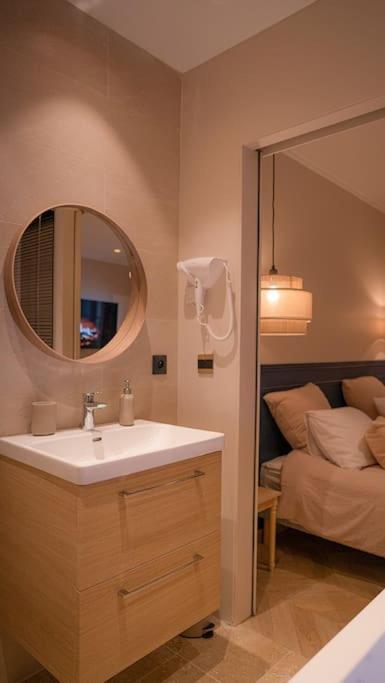 Suite De Luxe Jacuzzi Balneo,King Size Bed Collobrieres Exterior photo